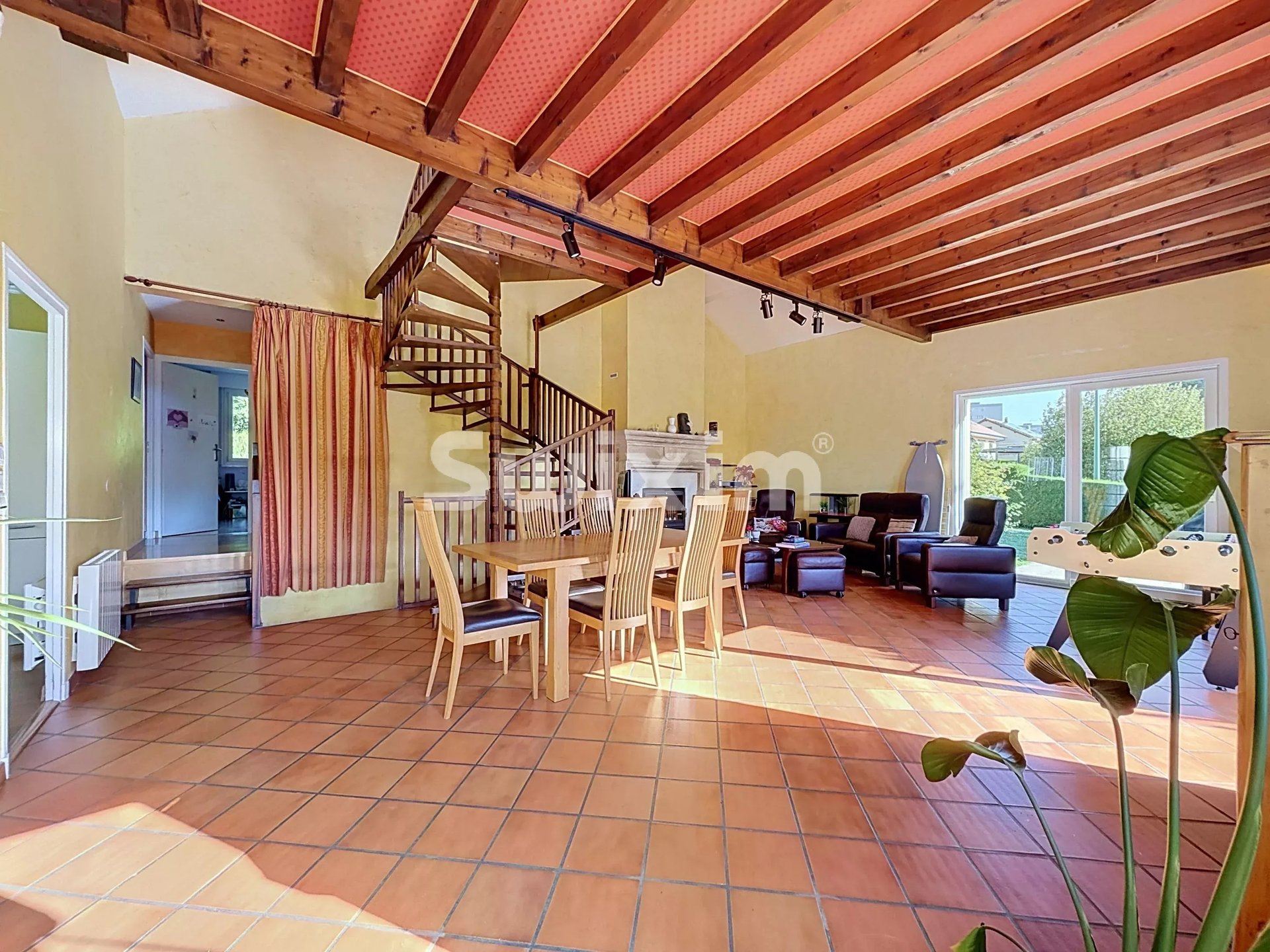 Maison à vendre, 196m², Gex