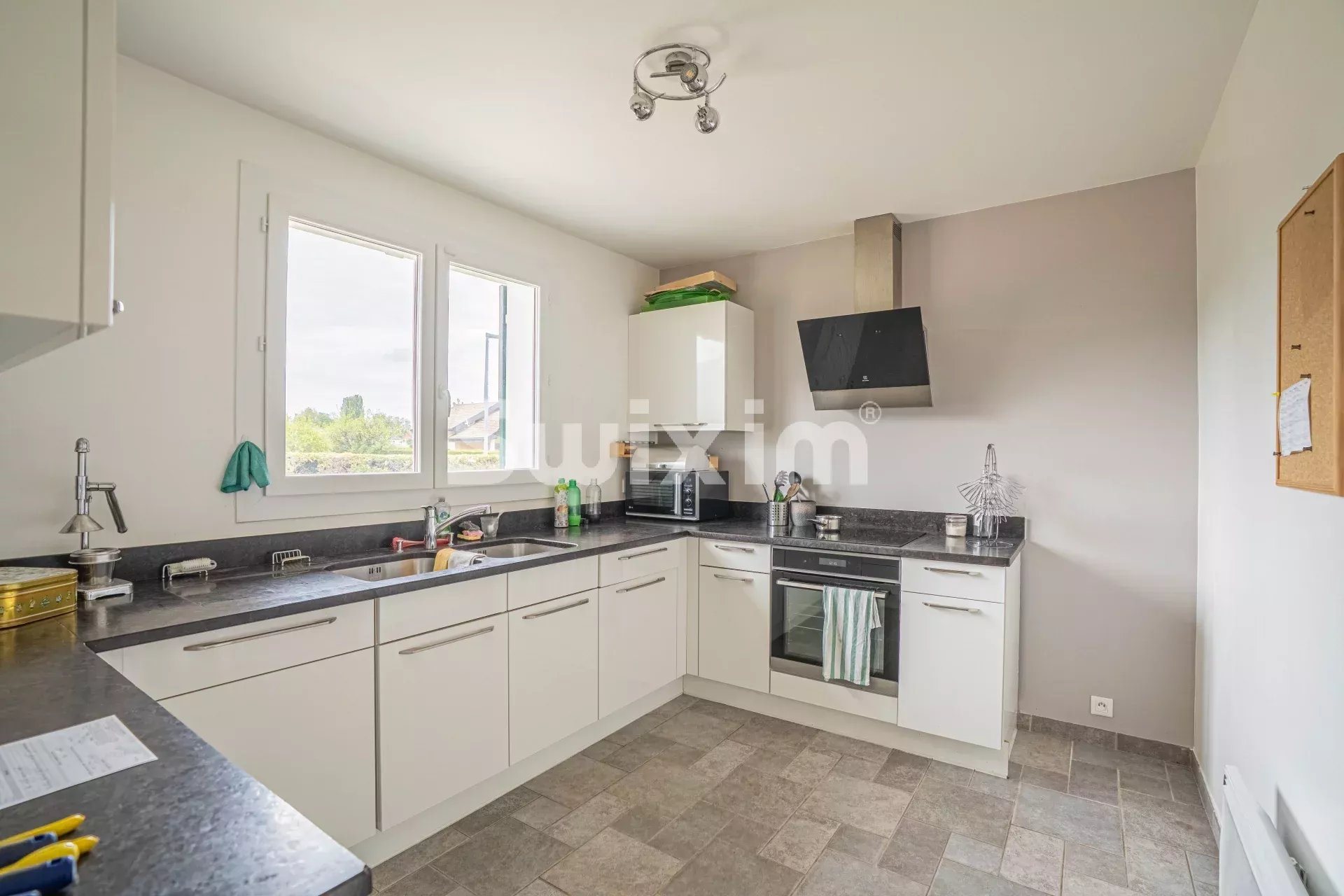 Maison à vendre, 187m², Saint-Genis-Pouilly