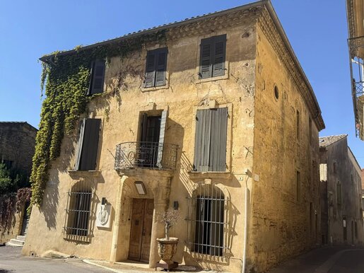 Maison 13 pièces 350 m² · à Vers-Pont-du-Gard · 350 m² · 1 580 000 €
