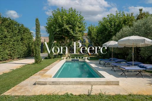 Maison 11 pièces 400 m² · à Fontvieille · 400 m² · 1 995 000 €