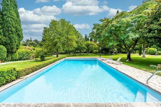 Maison 8 pièces 210 m² · à Paradou · 210 m² · 2 250 000 €