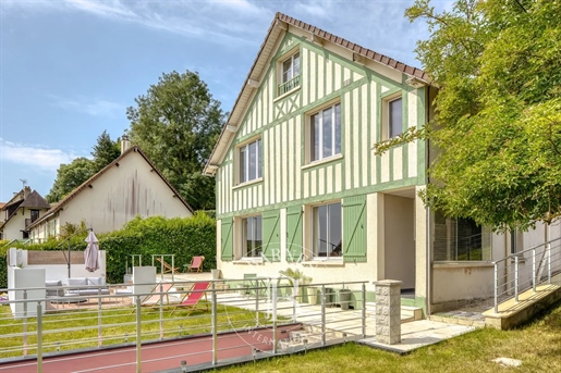 Maison 8 pièces 145 m² · à Saint-Arnoult · 145 m² · 895 000 €