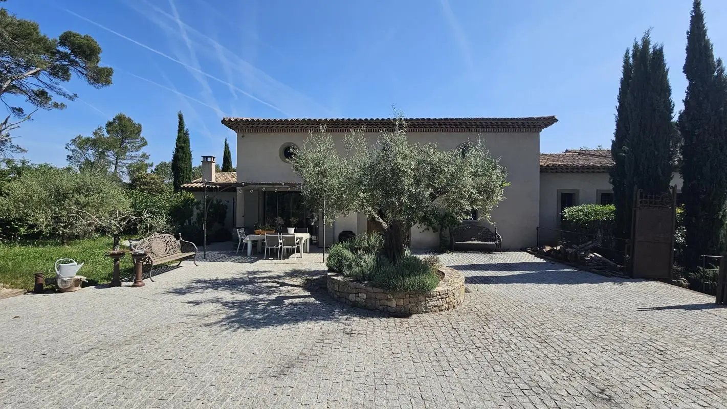 Maison à vendre, 195m², Le Thoronet