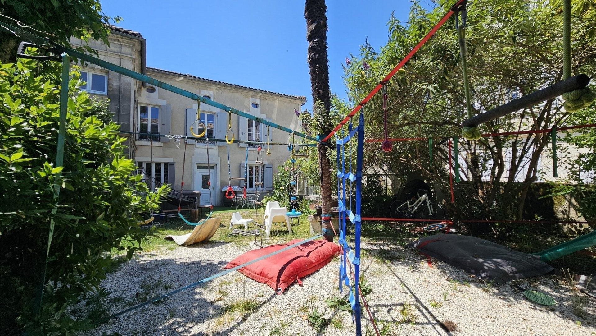 Maison à vendre, 225m², Barbezieux-Saint-Hilaire