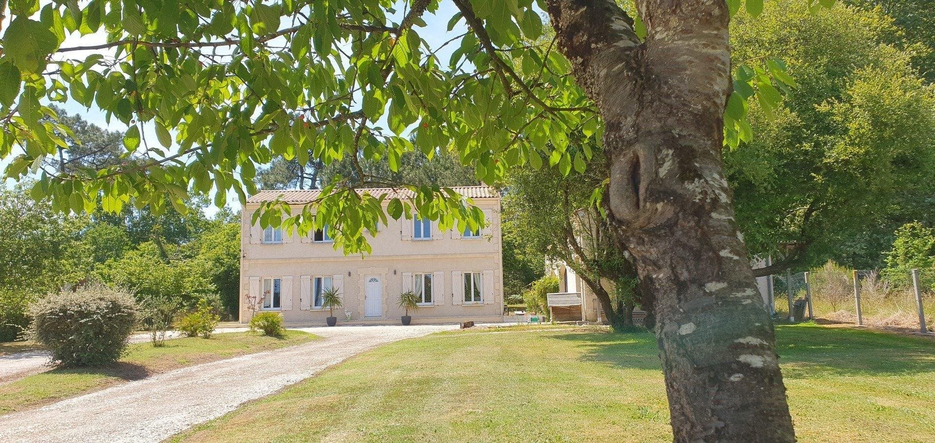 Maison à vendre, 182m², Montlieu-la-Garde