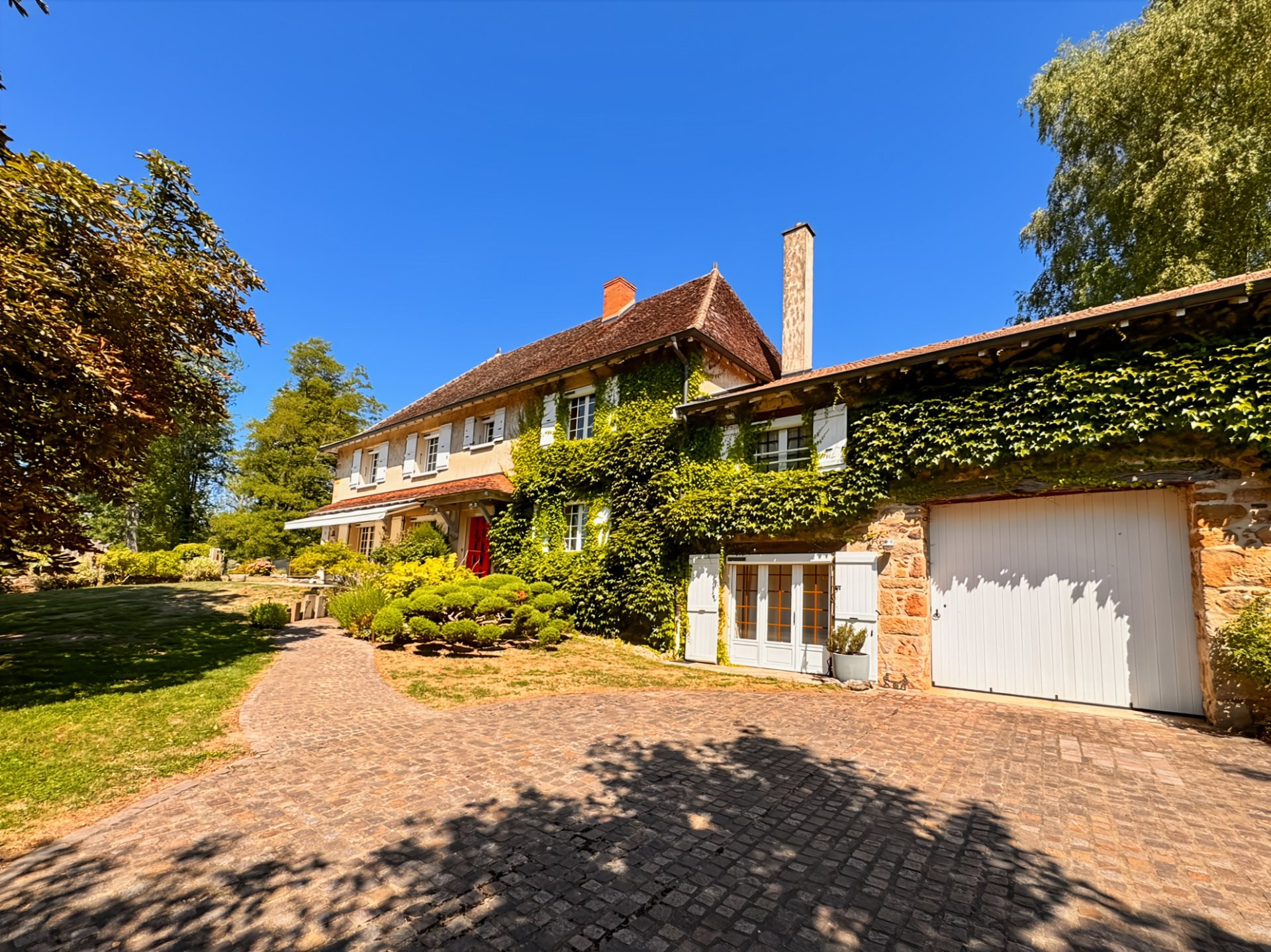 Maison à vendre, 346m², La Clayette
