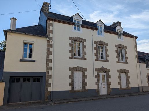 Maison 8 pièces 146 m² · à Rohan · 146 m² · 199 000 €