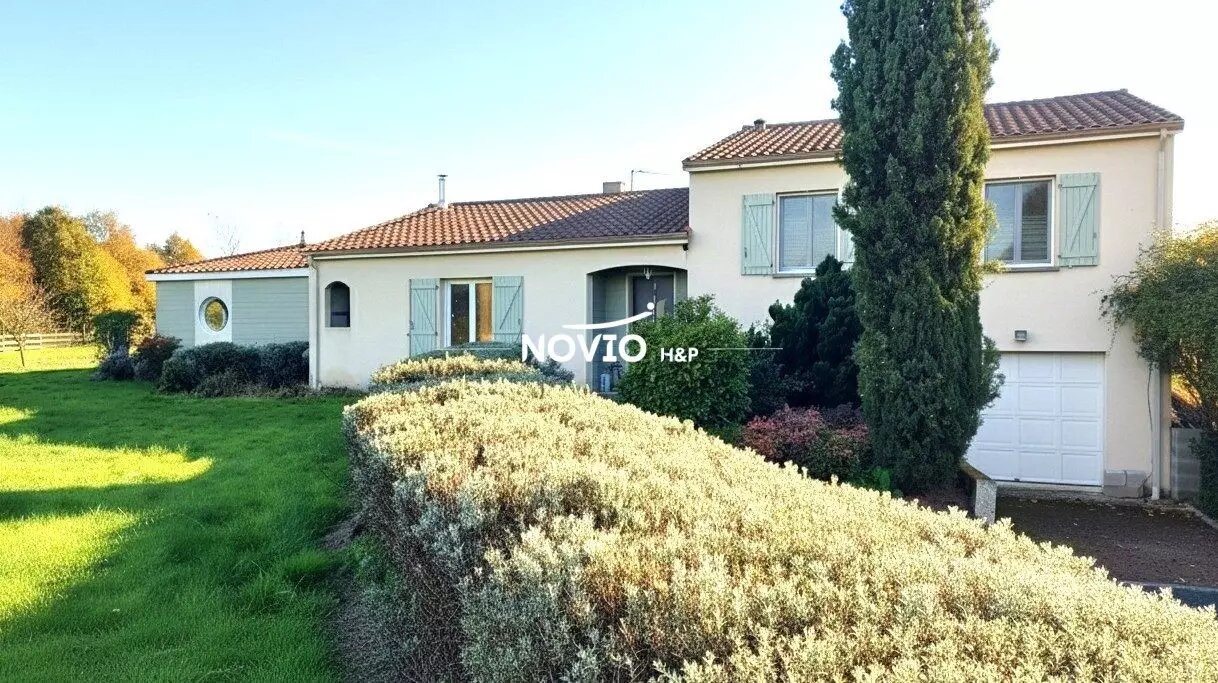 Maison à vendre, 233m², Charroux