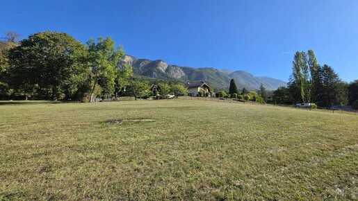 Terrain 1122 m² · à Bonneville · 325 000 €