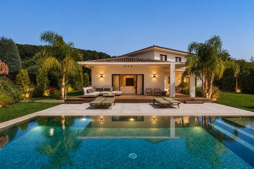 Maison 7 pièces 220 m² · à Mougins · 220 m² · 2 390 000 €