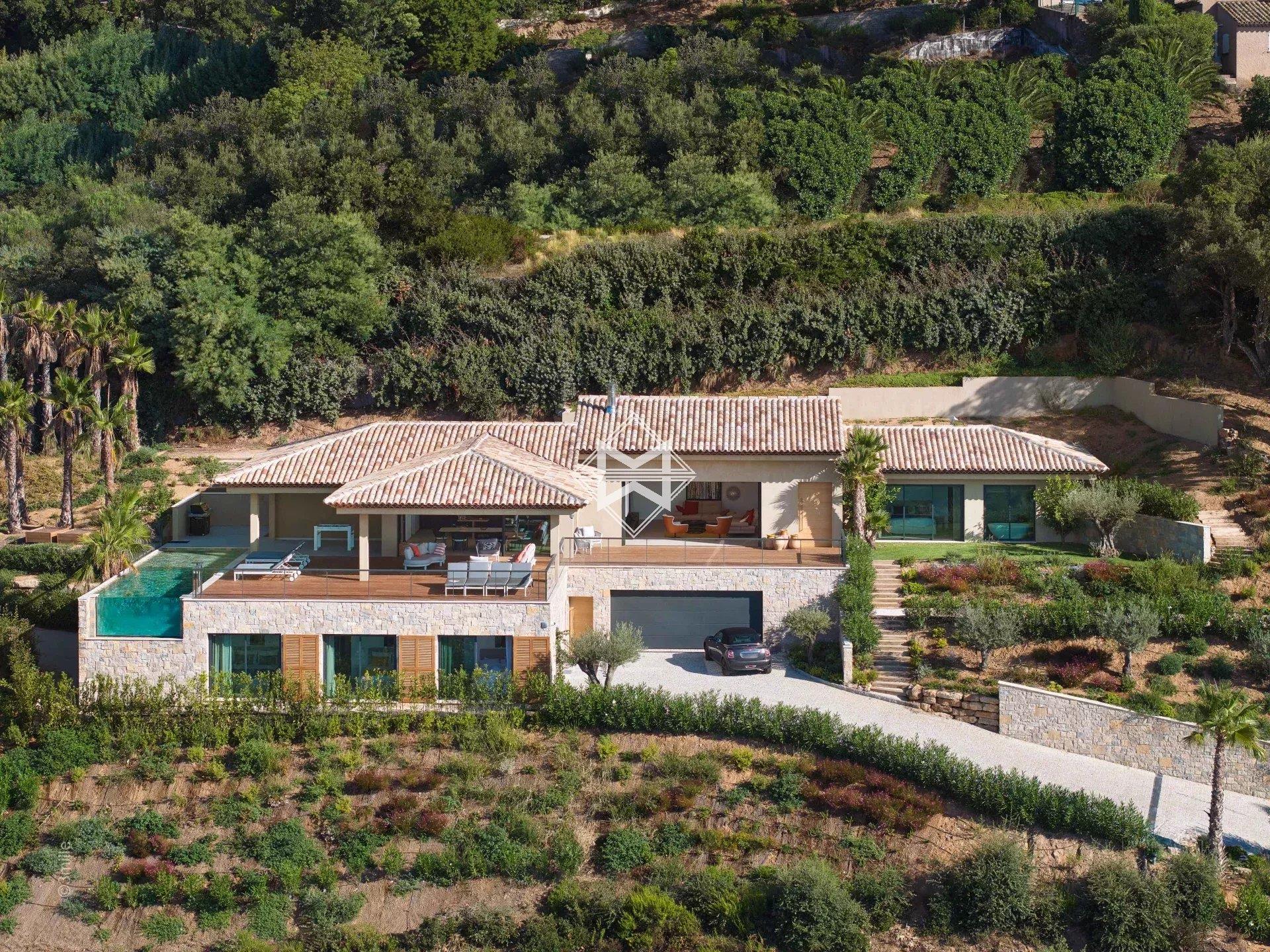 Maison à louer, 383m², Grimaud