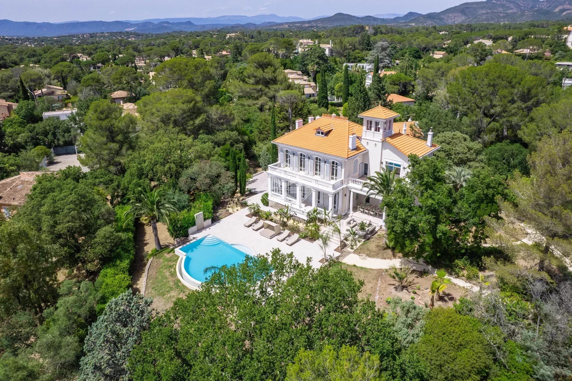 Maison à vendre, 440m², Saint-Raphaël