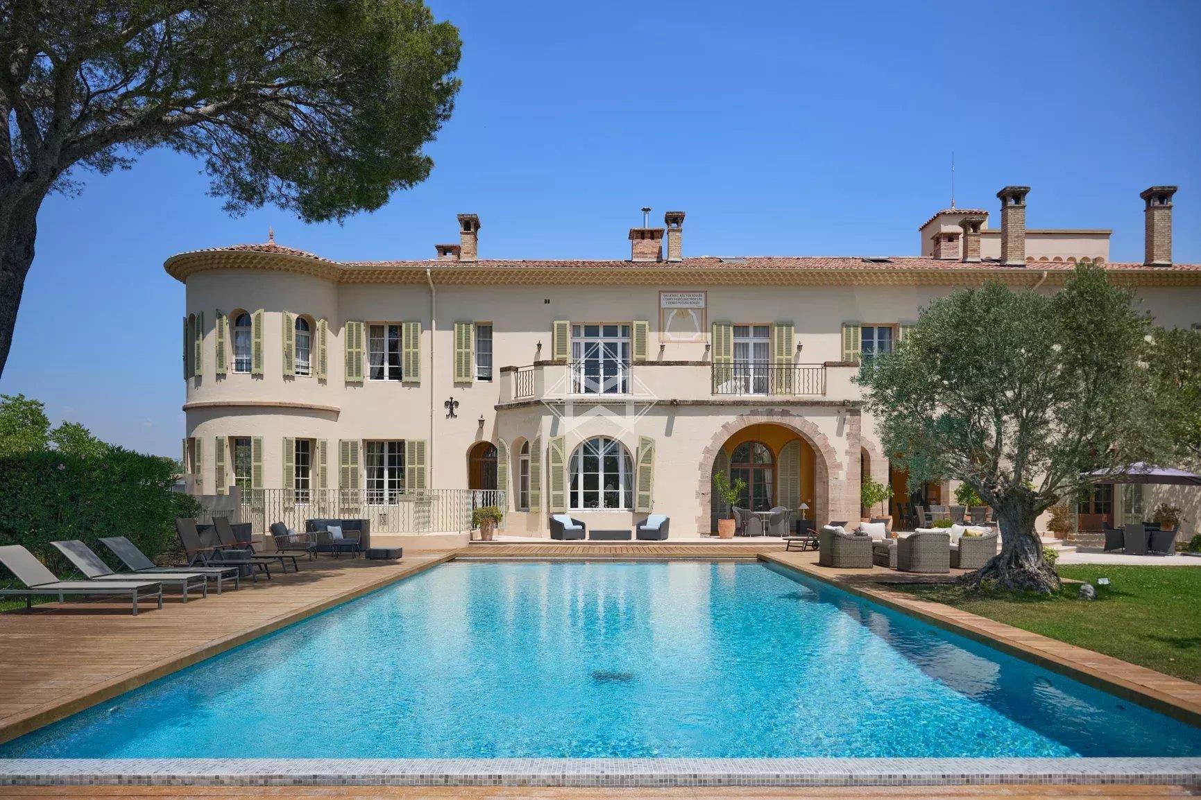 Maison à louer, 2000m², Fréjus