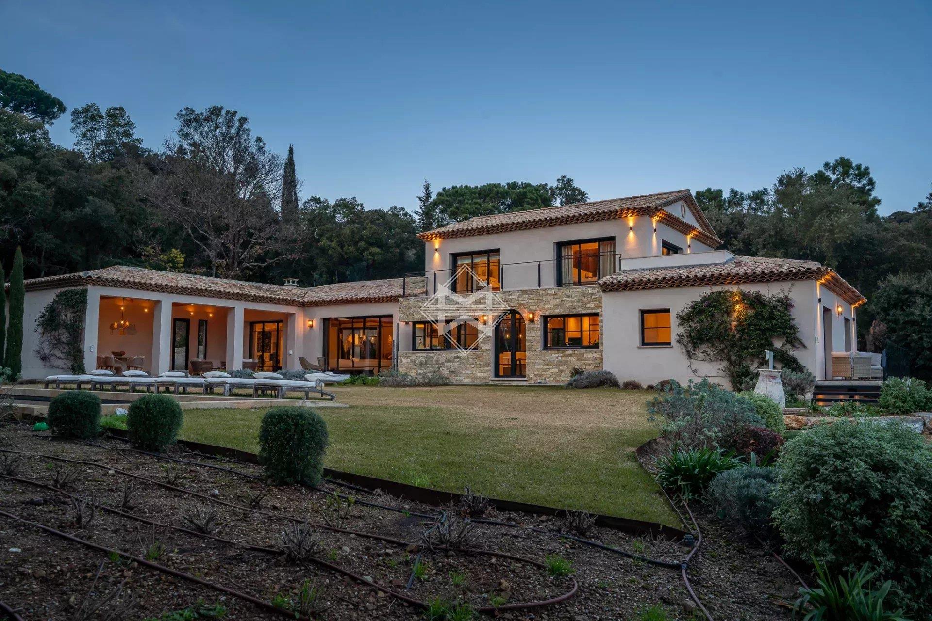 Maison à vendre, 352m², La Croix-Valmer