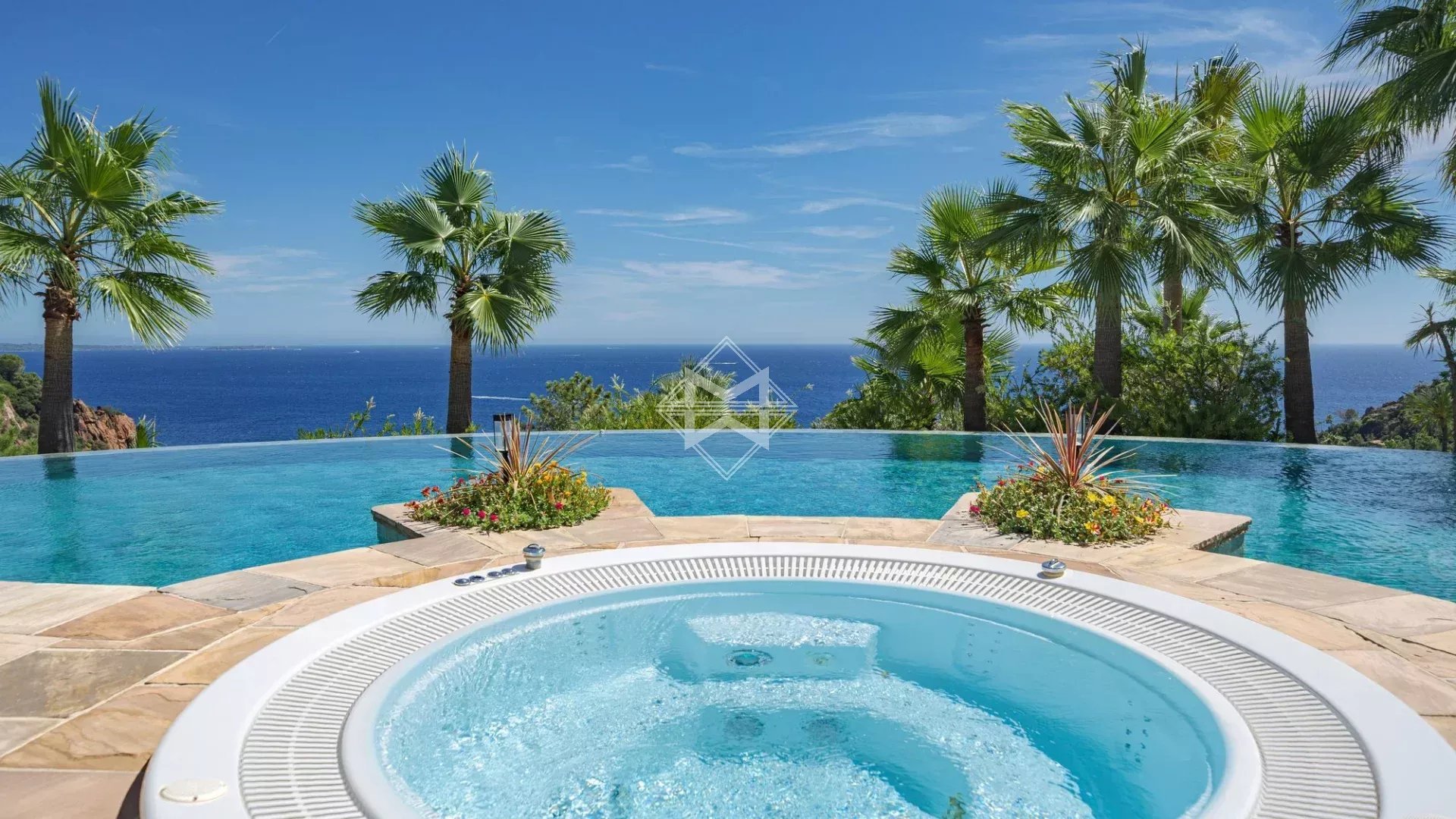 Maison à louer, 345m², Théoule-sur-Mer