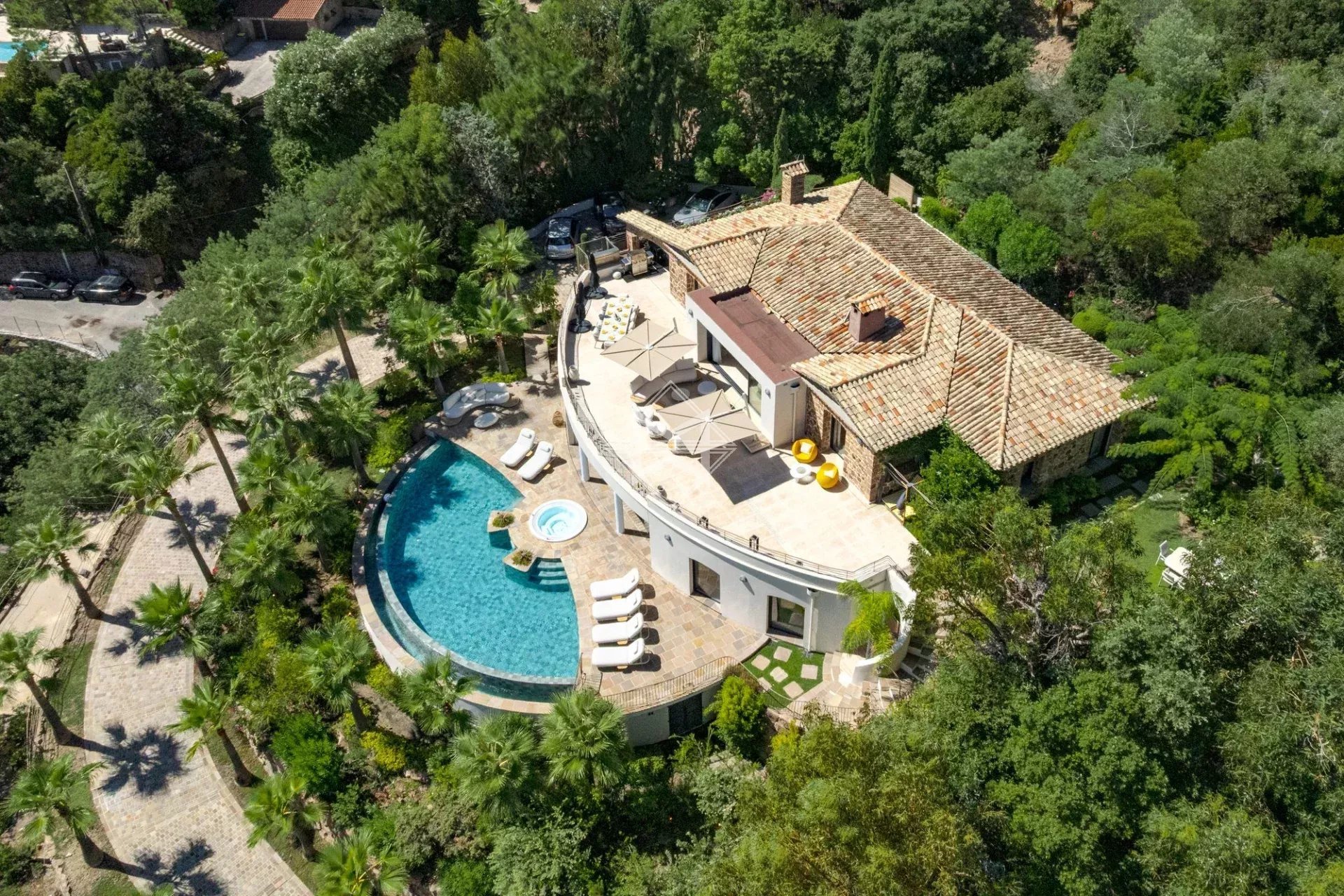 Maison à louer, 345m², Théoule-sur-Mer