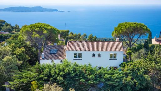 Maison 8 pièces 250 m² · à Carqueiranne · 250 m² · 2 000 000 €