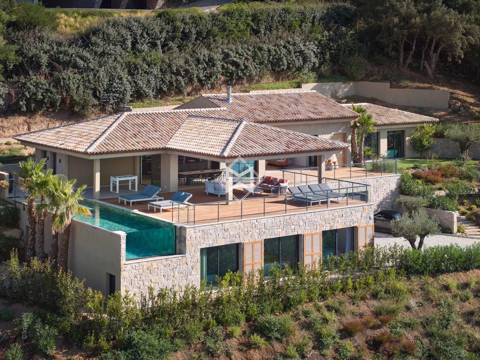 Maison à louer, 383m², Grimaud