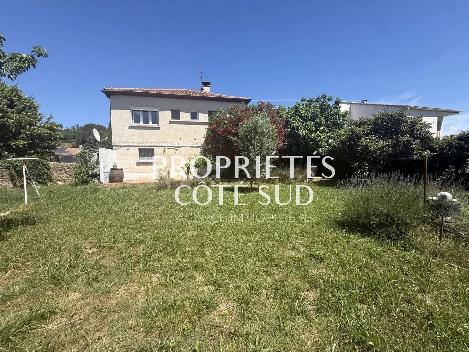 Maison à louer, 81m², Saint-Geniès-de-Comolas