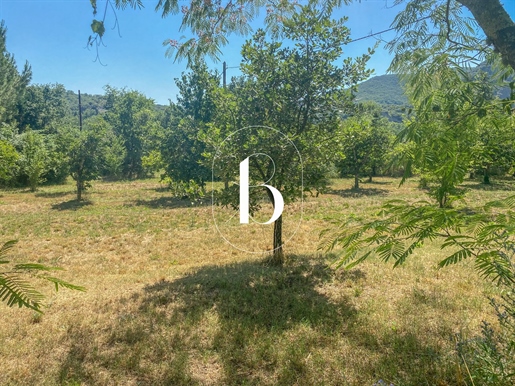 Terrain constructible · à Vallon-Pont-d'Arc · 61 000 €