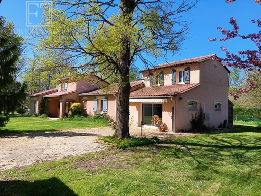 Maison 12 pièces 227 m² · à Saint-Estèphe · 227 m² · 300 900 €