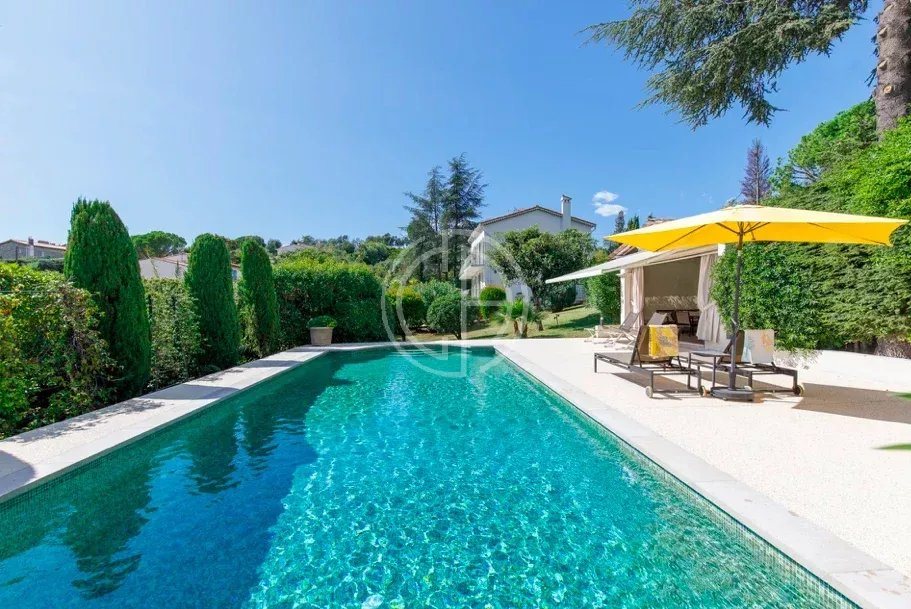 Maison à vendre, 300m², La Roquette-sur-Siagne