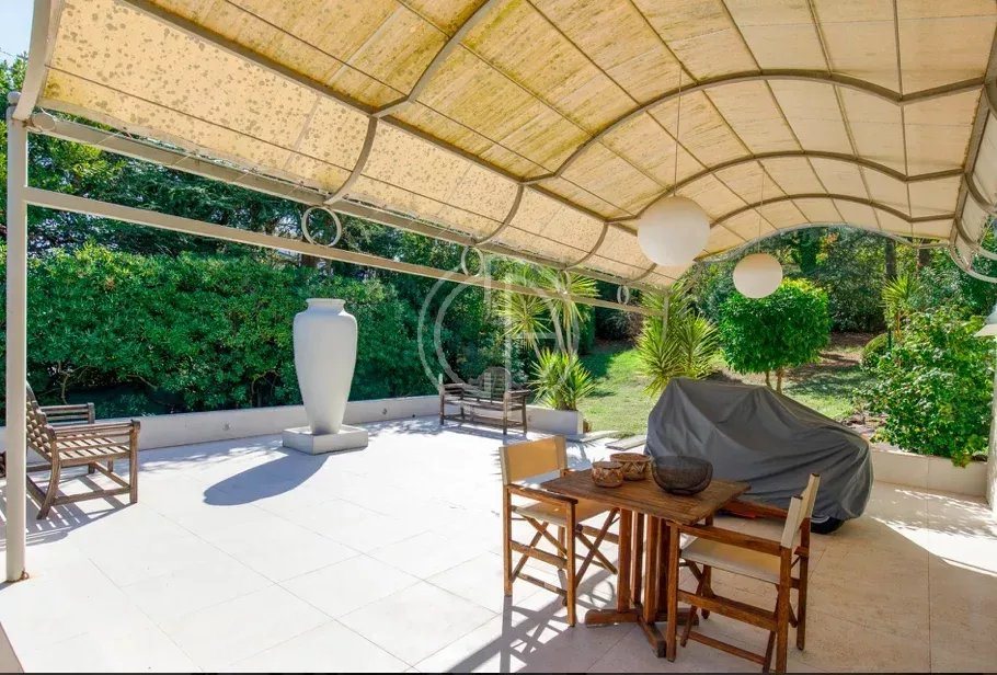 Maison à vendre, 300m², La Roquette-sur-Siagne