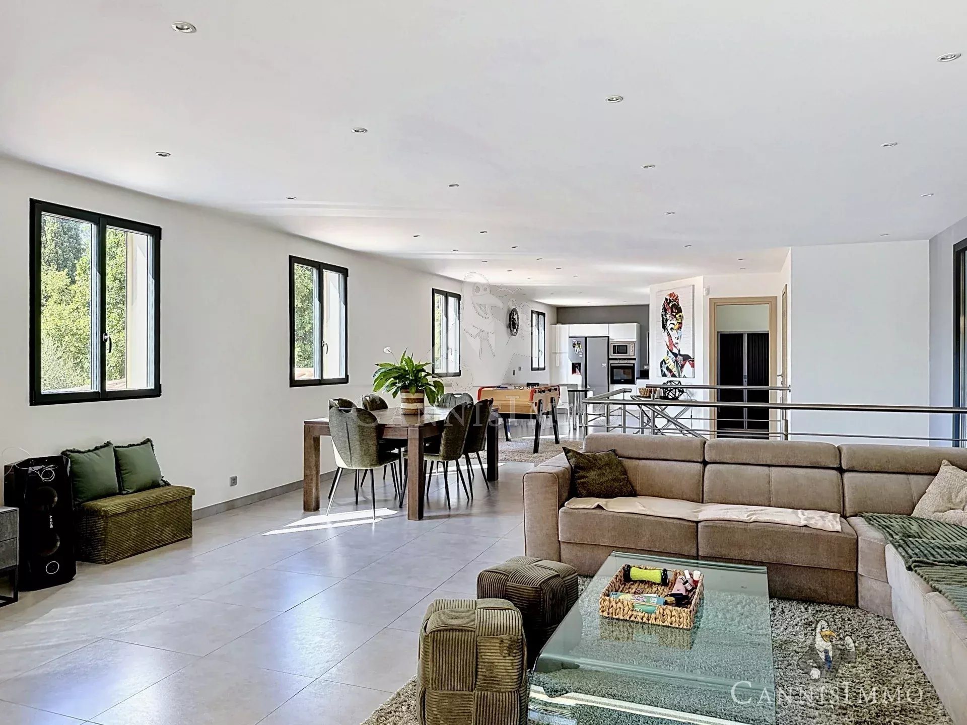 Maison à vendre, 224m², La Roquette-sur-Siagne