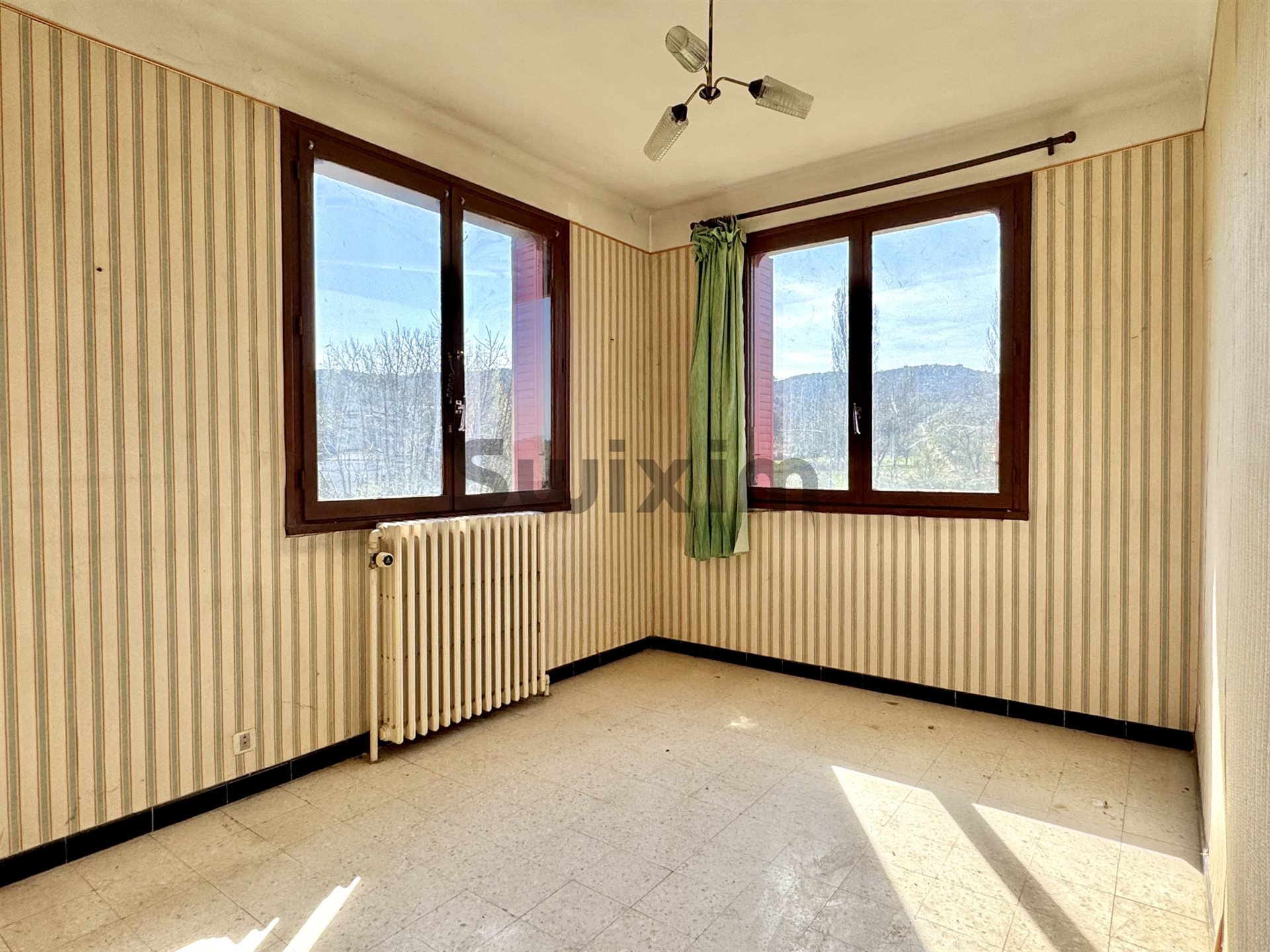 Maison à vendre, 108m², Saint-Julien-les-Rosiers