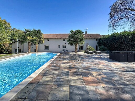 Maison 9 pièces 268 m² · à Cruzilles-lès-Mépillat · 268 m² · 479 000 €