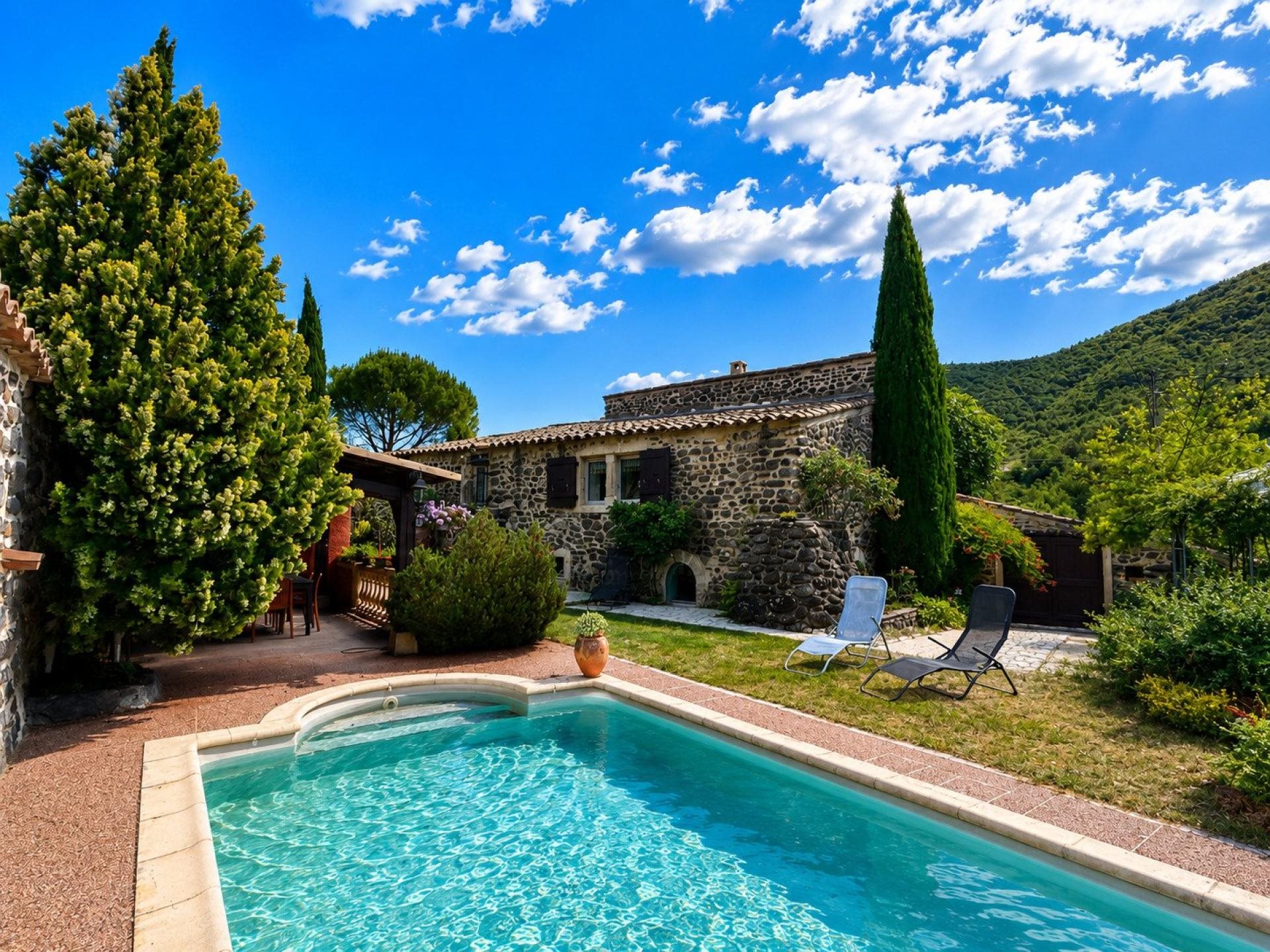 Maison à vendre, 197m², Saint-Martin-sur-Lavezon