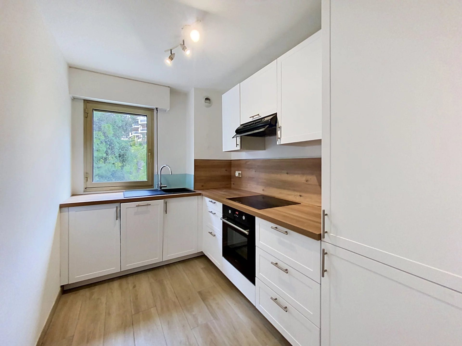 Appartement à louer, 72m², Nice