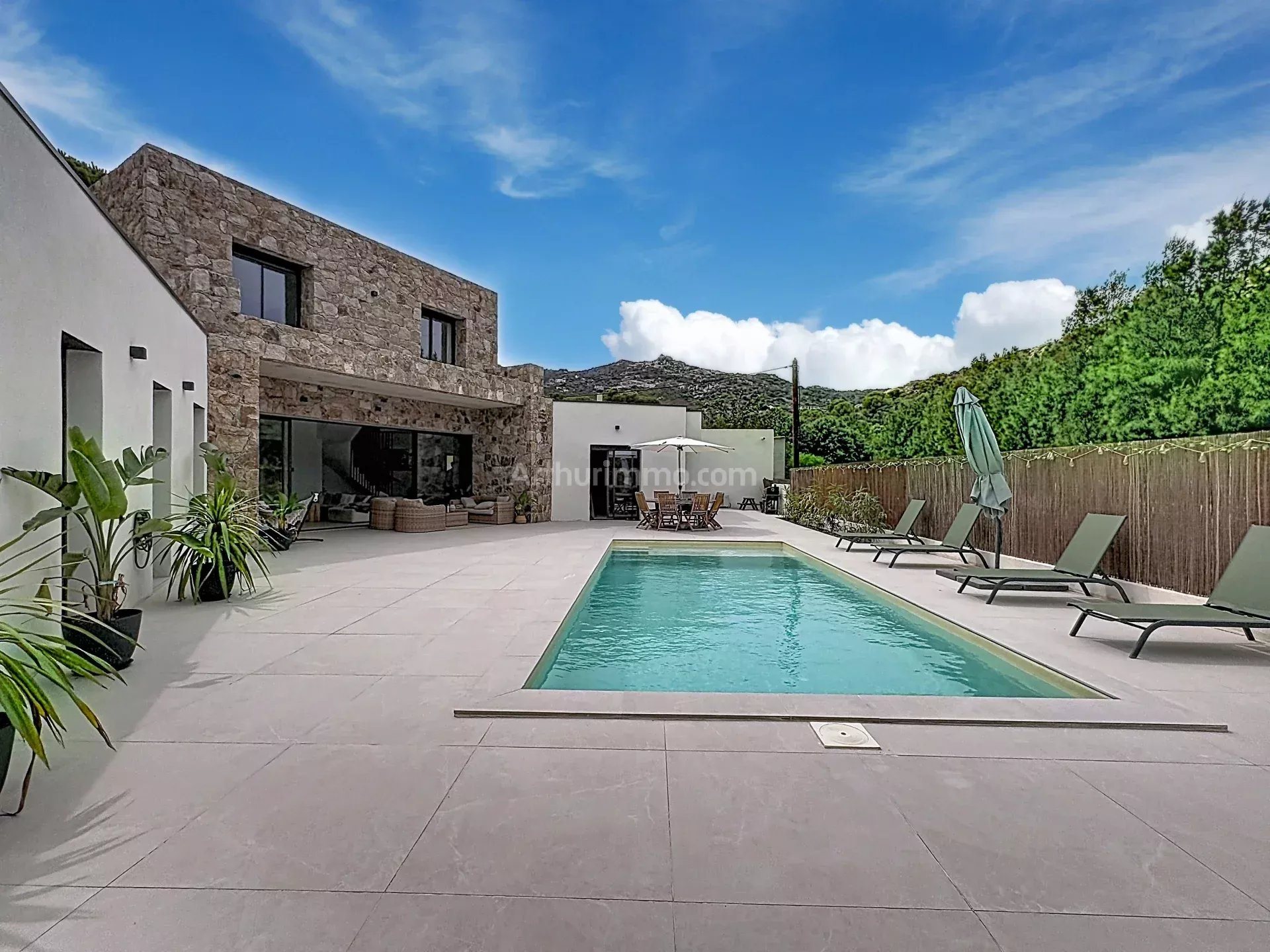Maison à vendre, 181m², Calvi