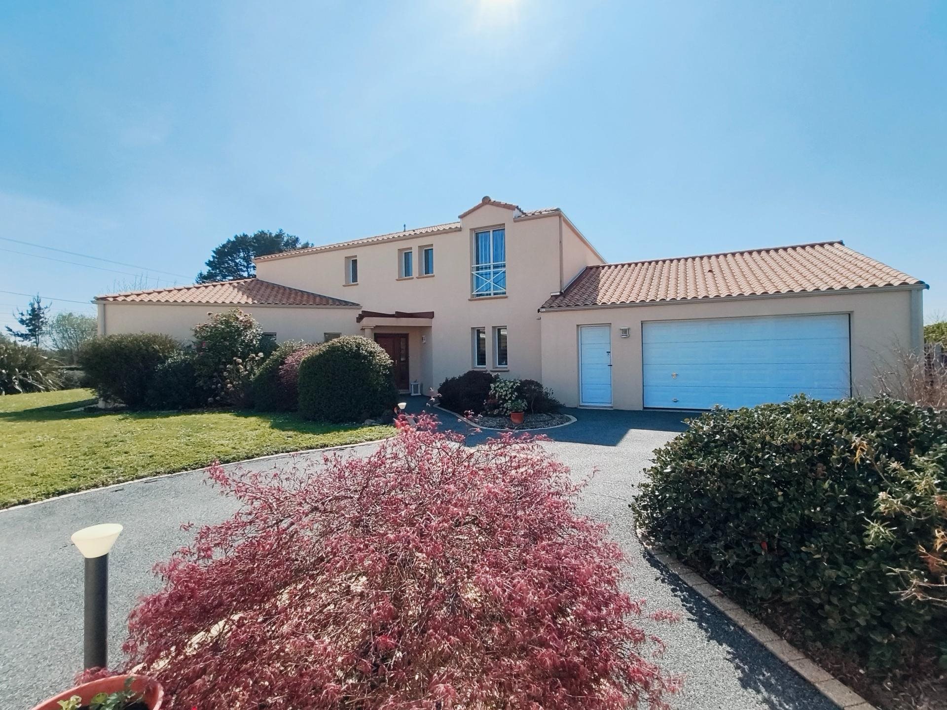 Maison à vendre, 237m², Saint-Léger-les-Vignes
