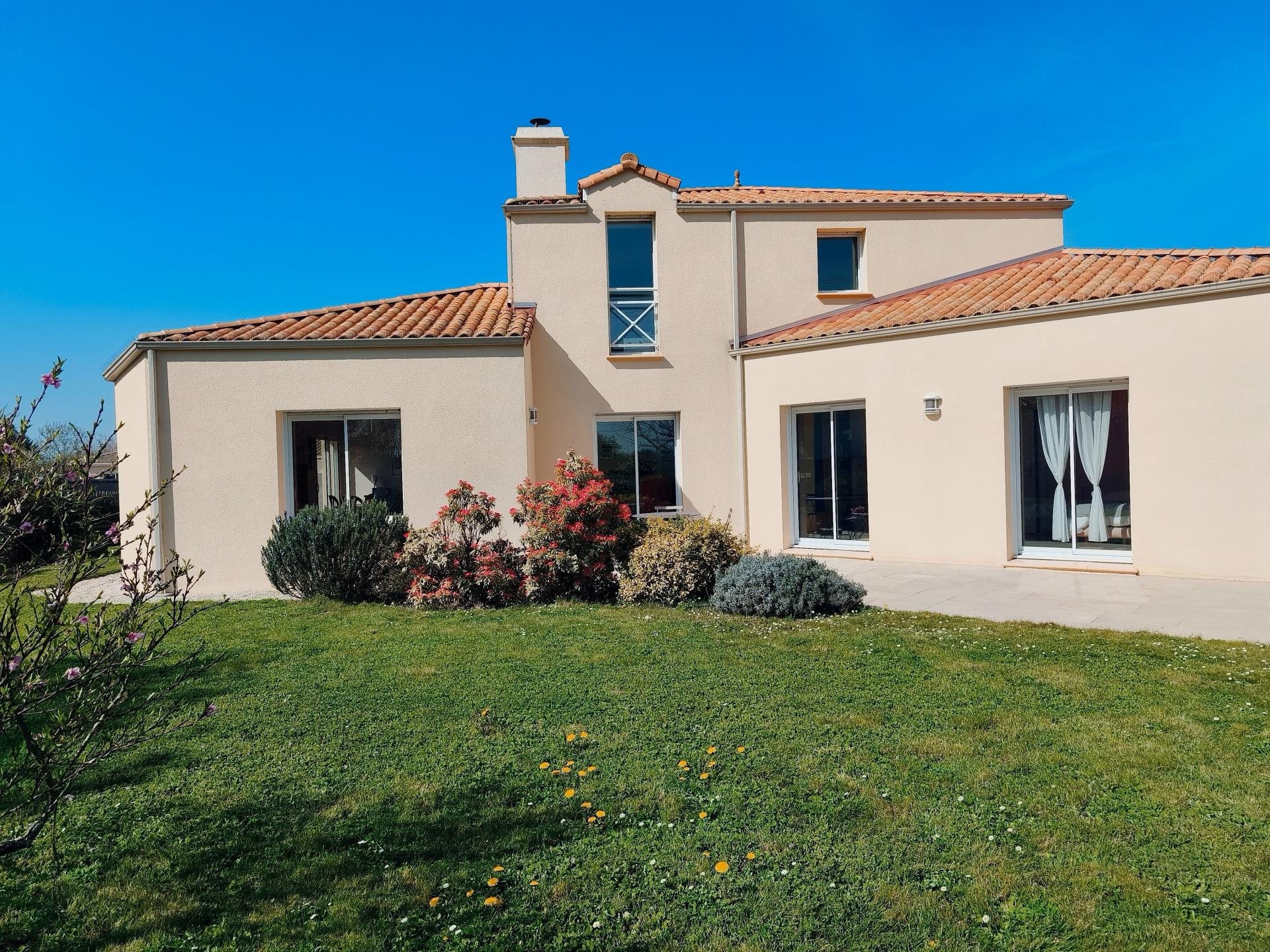 Maison à vendre, 237m², Saint-Léger-les-Vignes