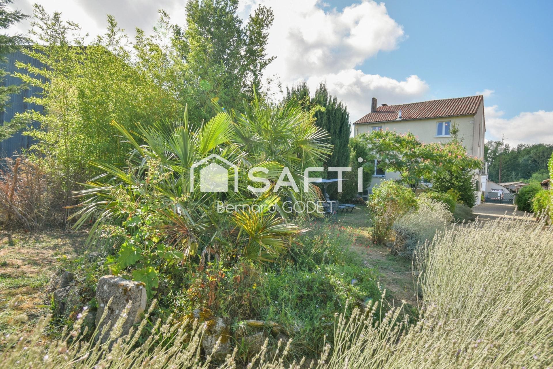 Maison à vendre, 212m², Champagne-Mouton