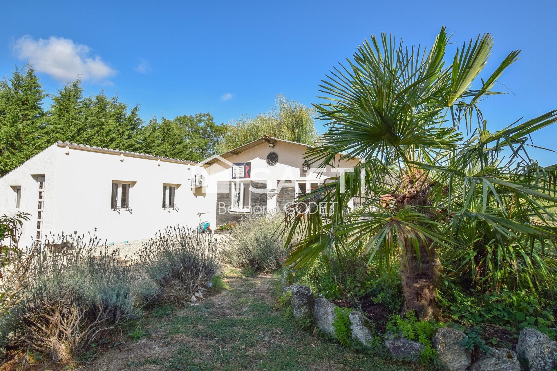 Maison à vendre, 212m², Champagne-Mouton
