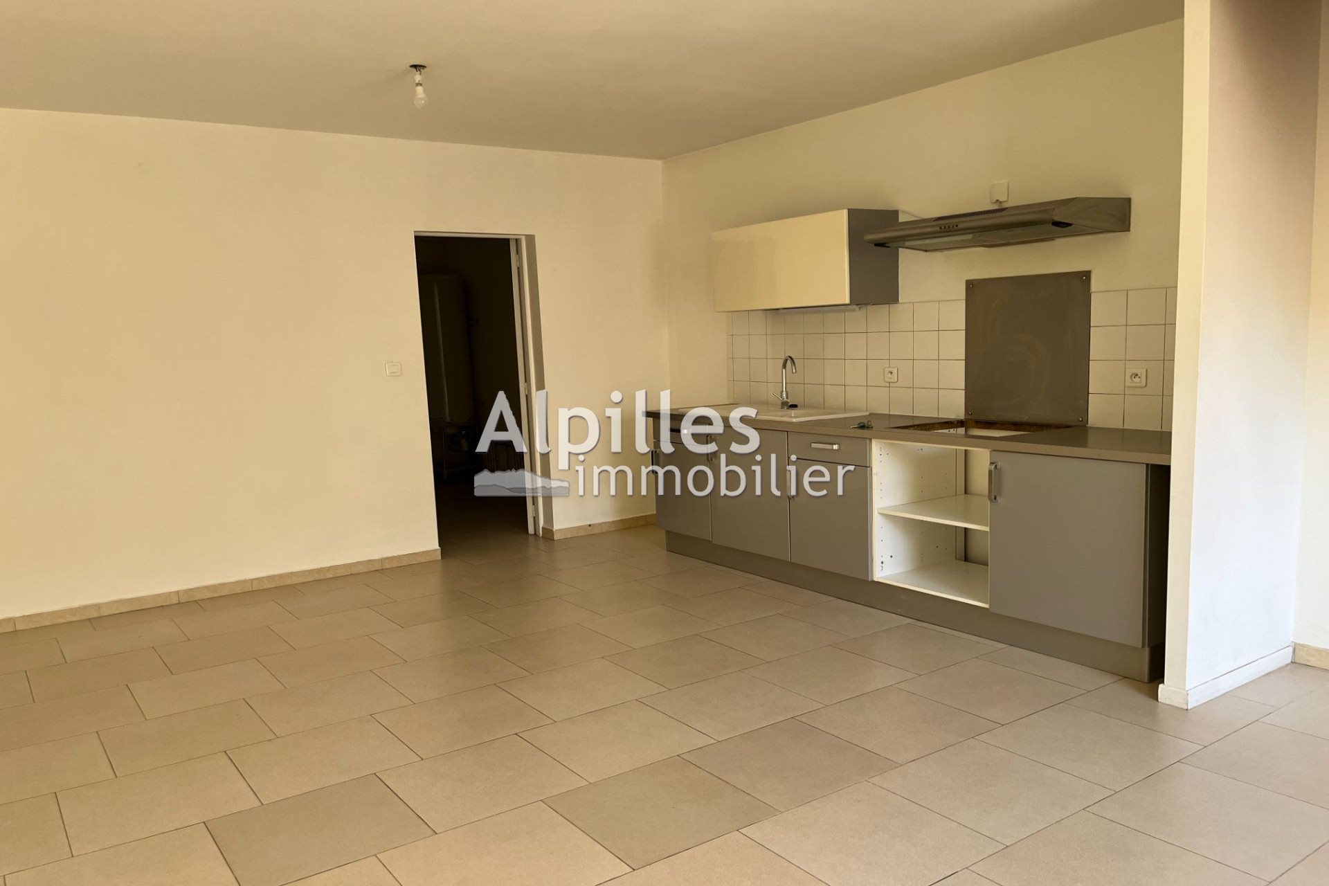 Maison à louer, 65m², Mouriès