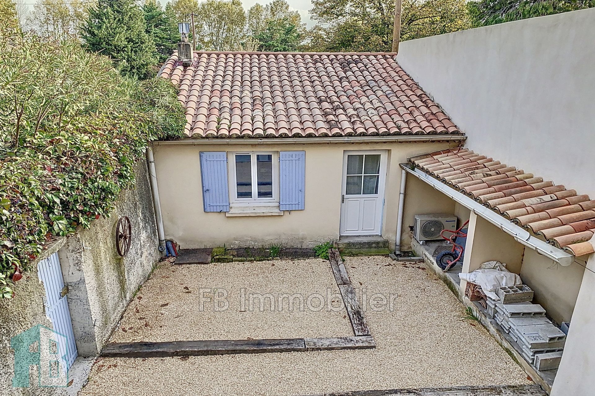 Maison à louer, 116m², Eyguières
