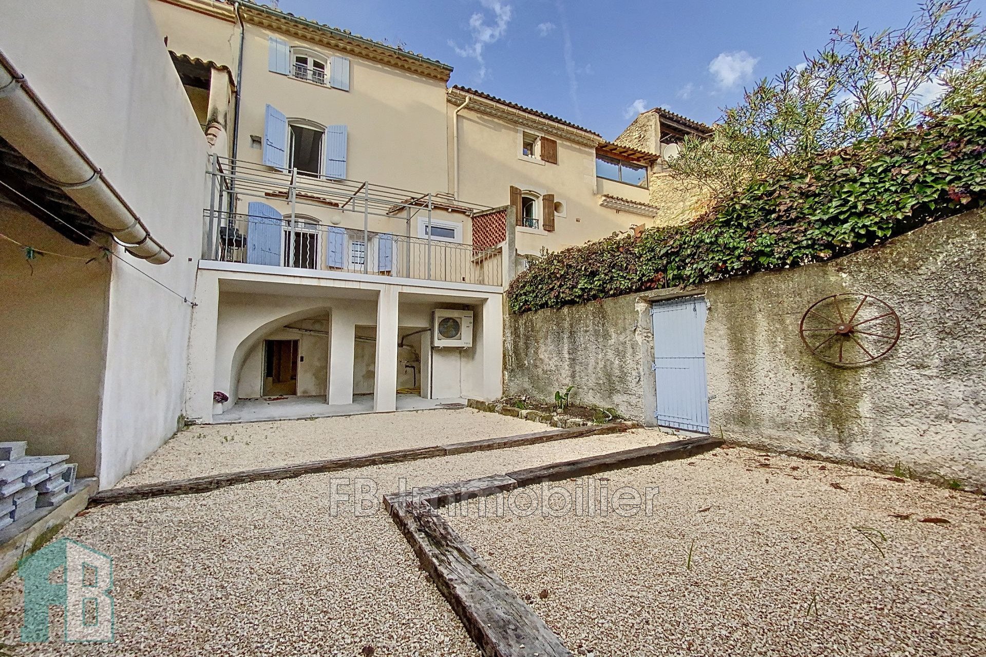 Maison à louer, 116m², Eyguières
