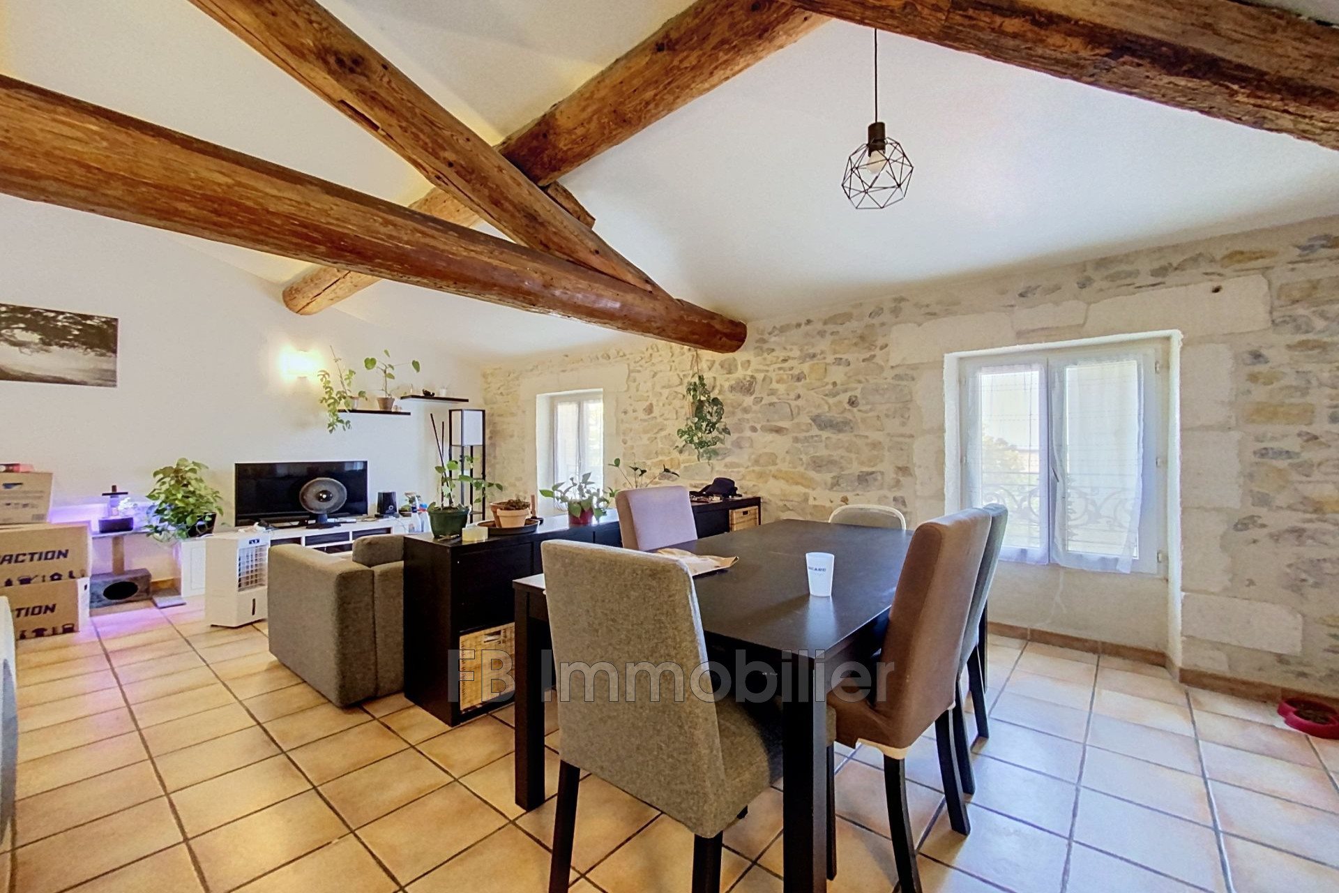 Appartement à louer, 95m², Aureille