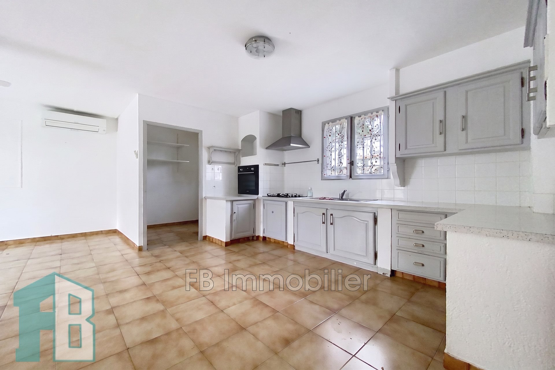 Maison à louer, 64m², Eyguières