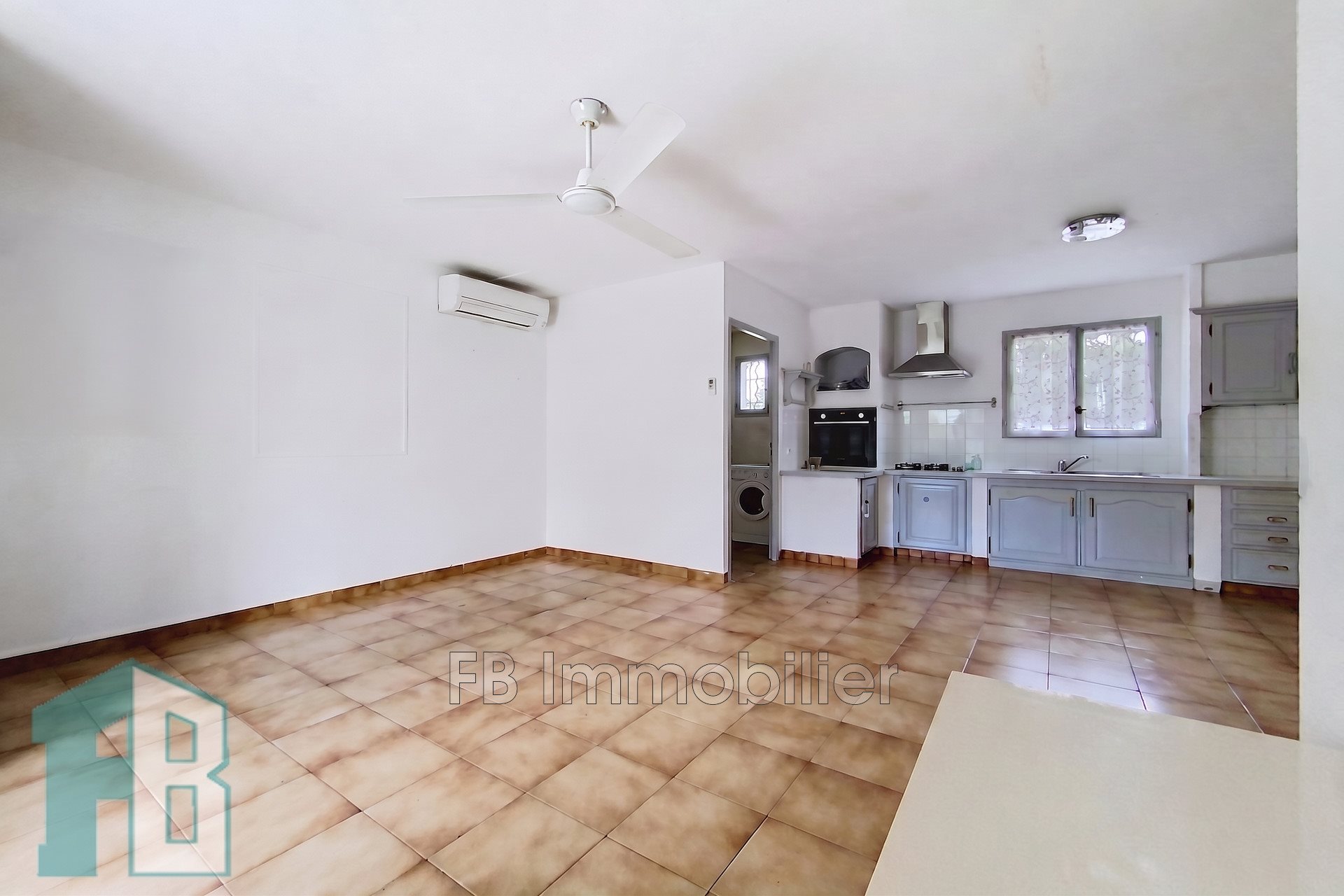 Maison à louer, 64m², Eyguières