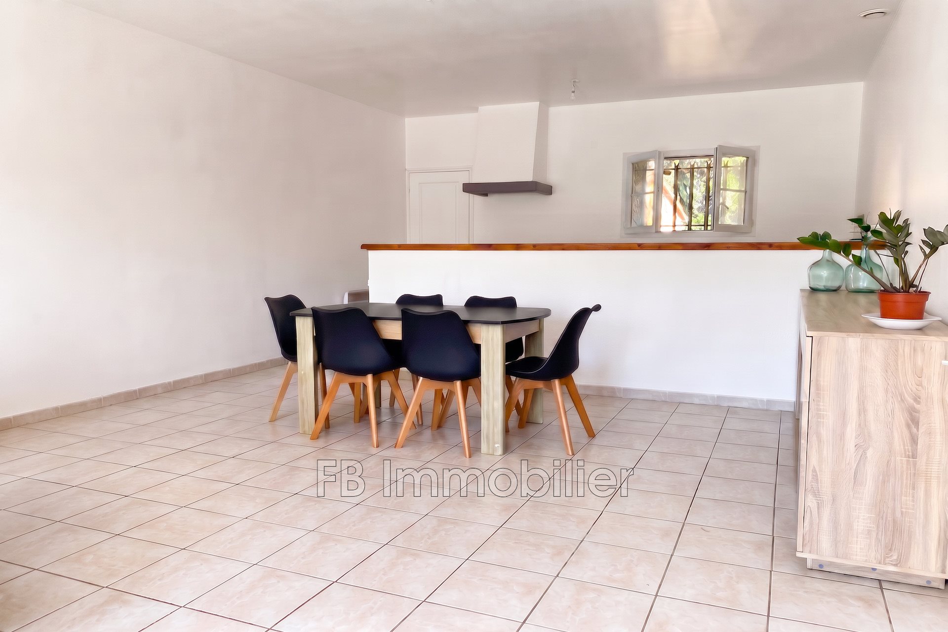 Maison à louer, 83m², Eyguières
