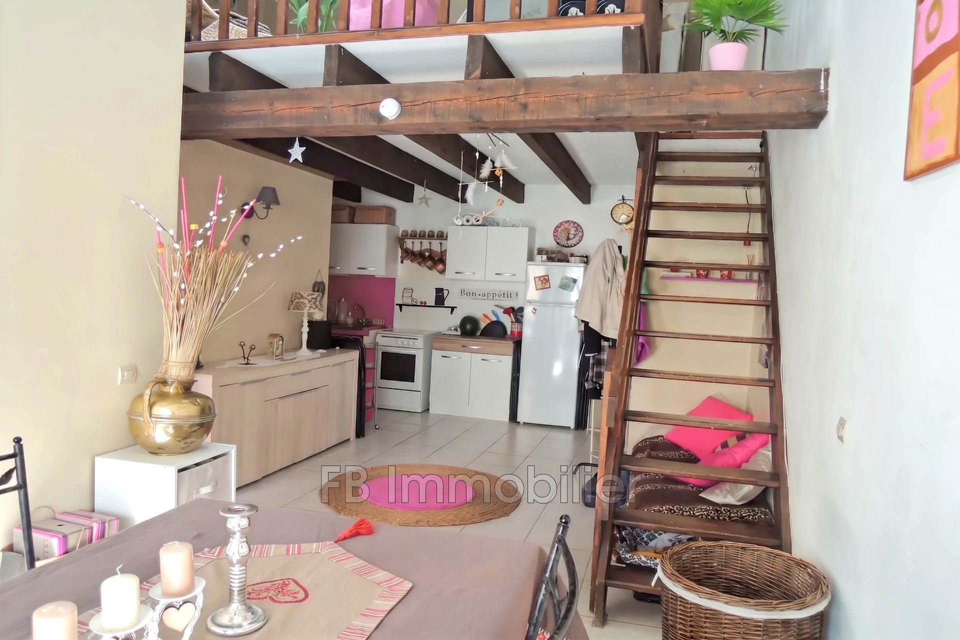 Appartement à louer, 57m², Eyguières