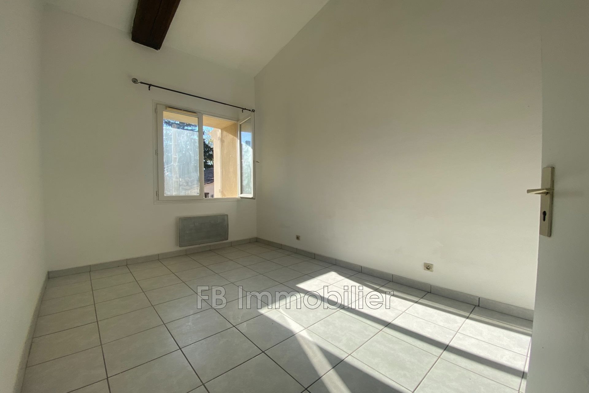 Appartement à louer, 57m², Eyguières