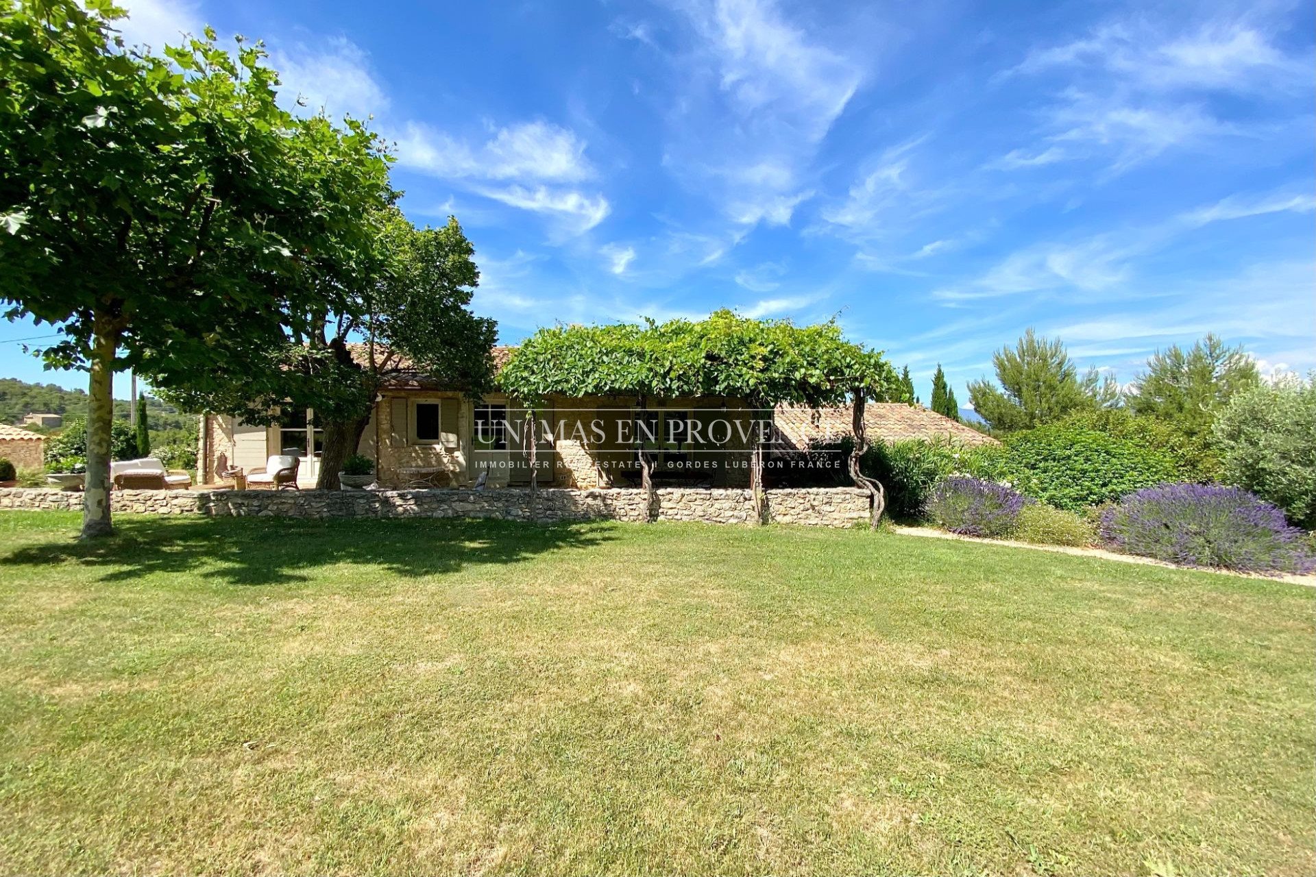 Maison à louer, 300m², Bonnieux