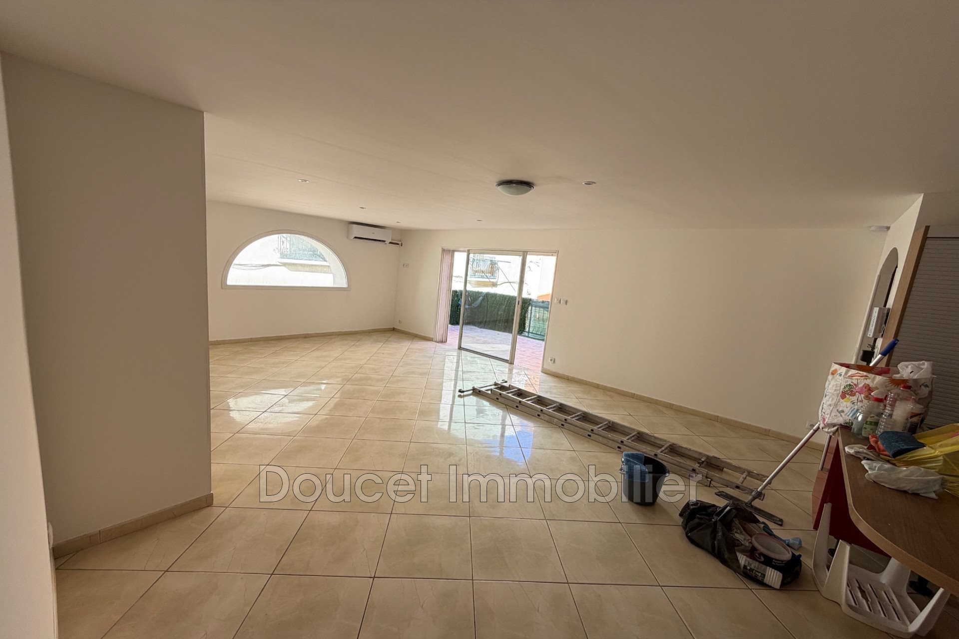 Appartement à louer, 133m², Mèze