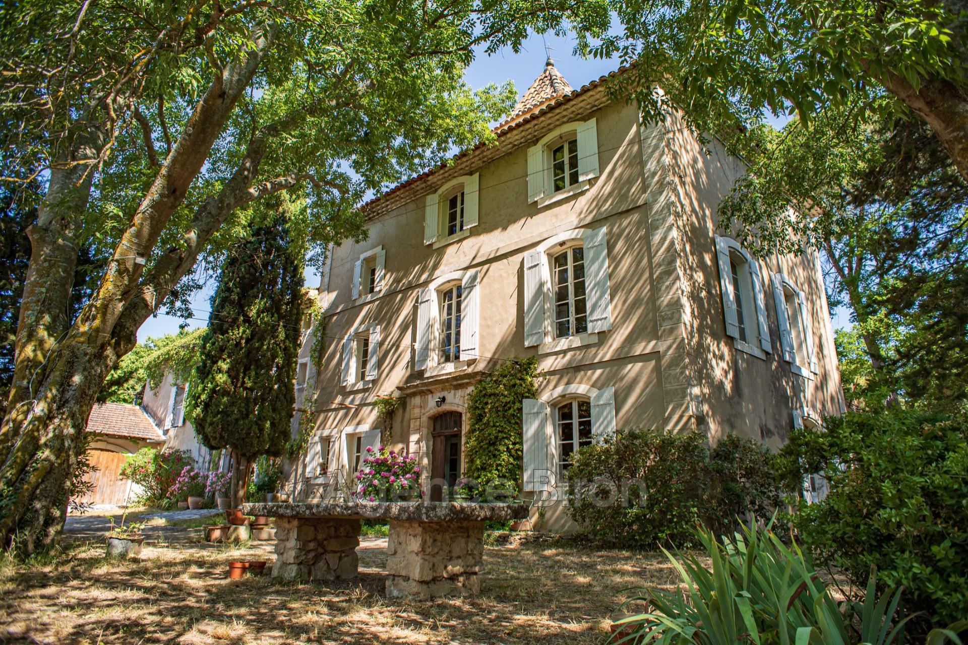 Maison à vendre, 700m², L'Isle-sur-la-Sorgue