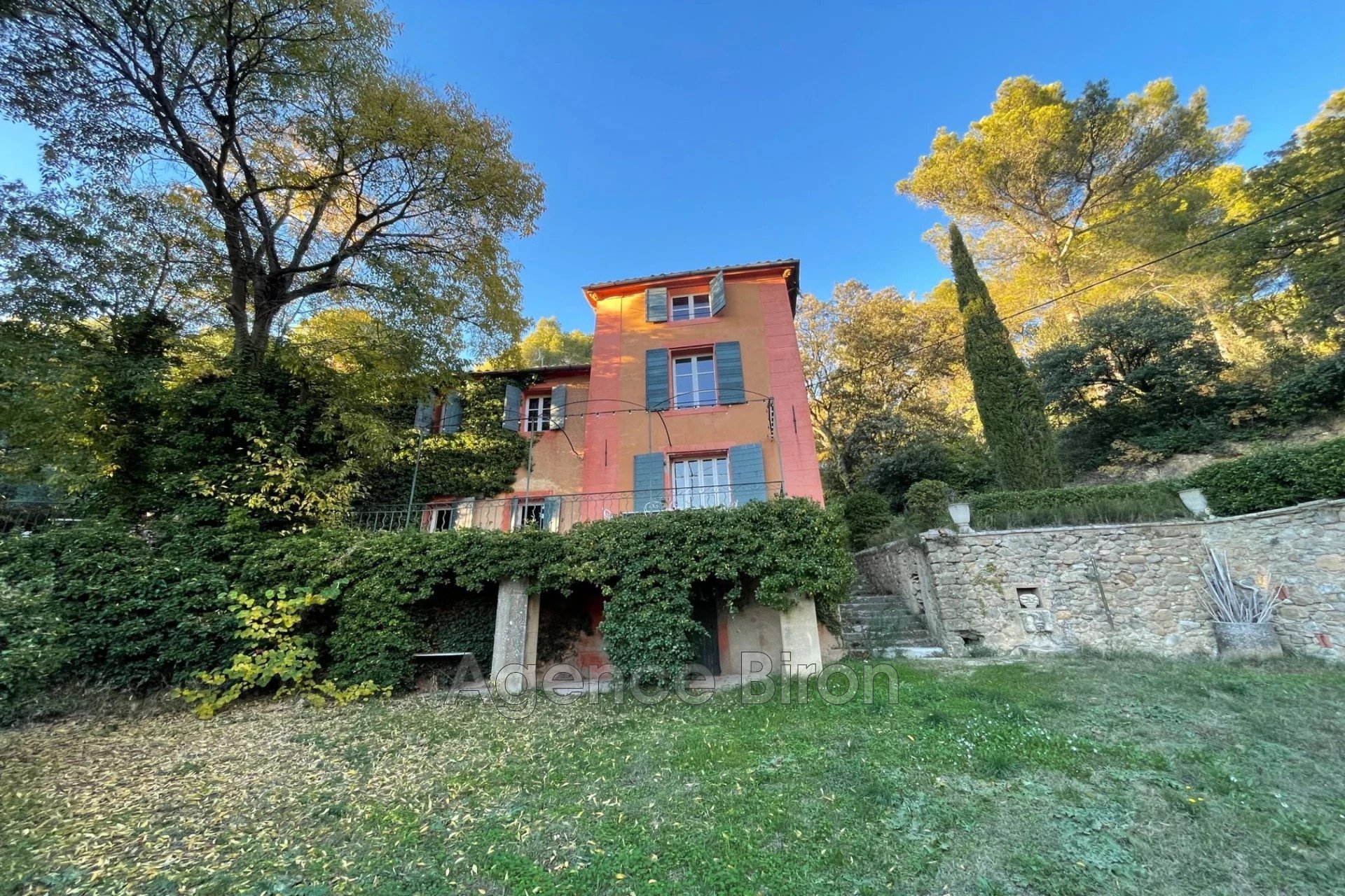 Maison à louer, 371m², Aix-en-Provence